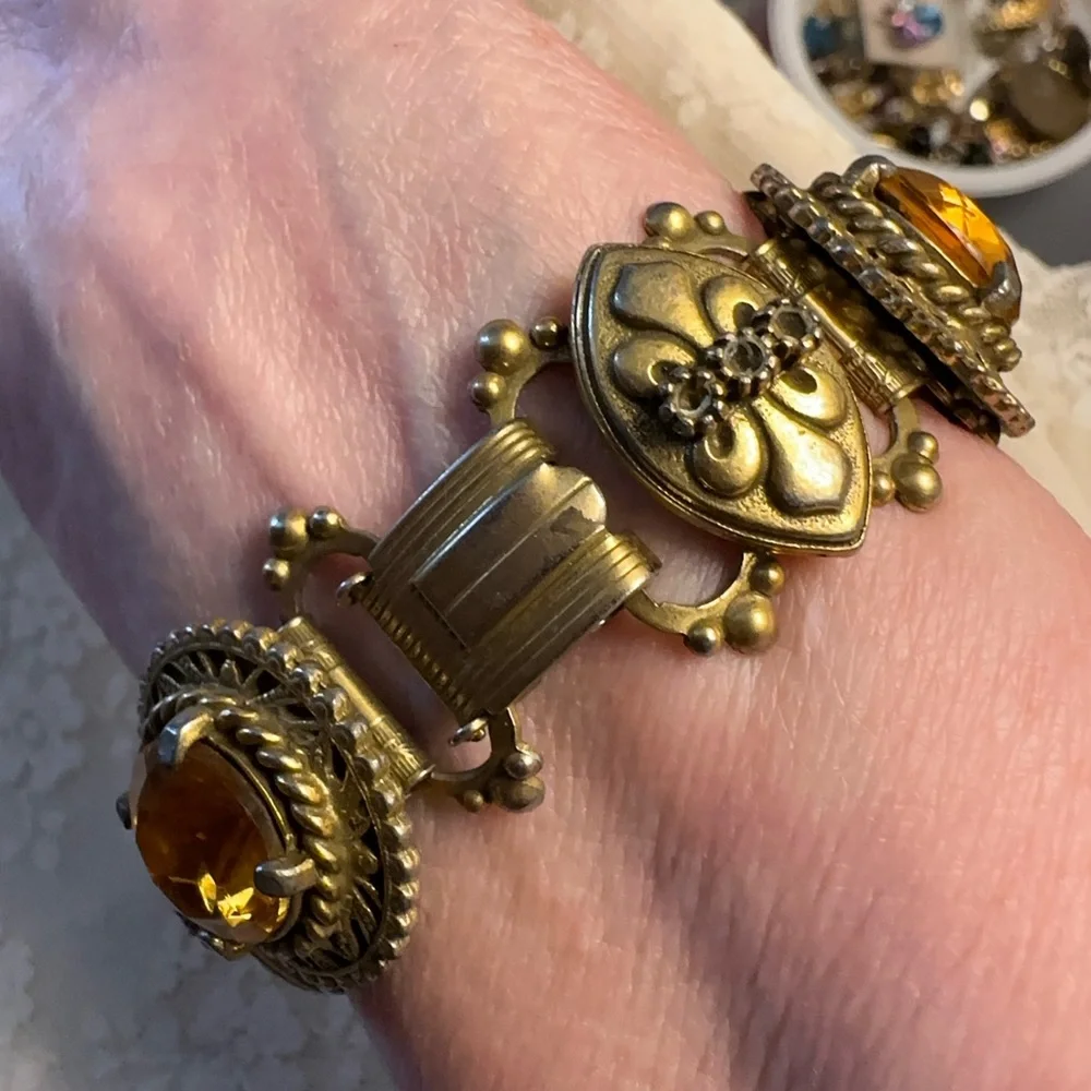 Elegant Vintage Gold-Tone Bracelet with Amber Inspired Accents Read Below